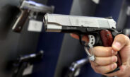 En septiembre entra en vigor ley que restringe porte de armas en público en NY 